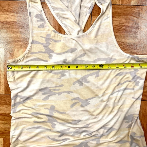 💲8️⃣ Bundle 2 Tanks Shop Wanna B Pastel Camo & Body Central Grey Textured Front - Picture 3 of 14